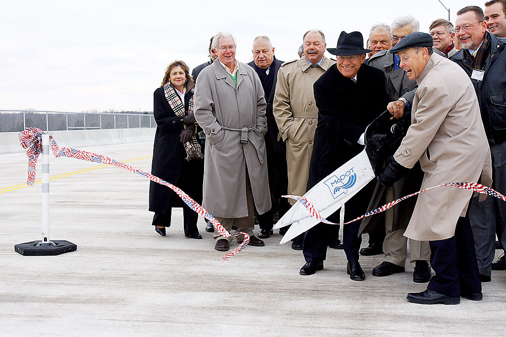 November 20, 2008 : Darwin Hindman opens Gans Road